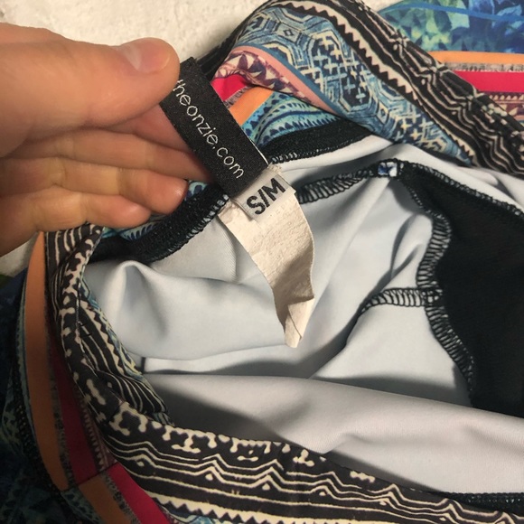 Onzie Graphic Legging - Picture 6 of 7